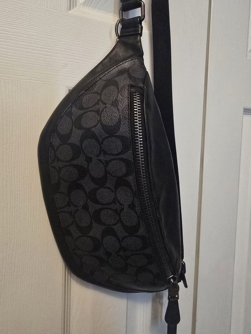 Coach Men’s Black Signature Crossbody Sling Bag